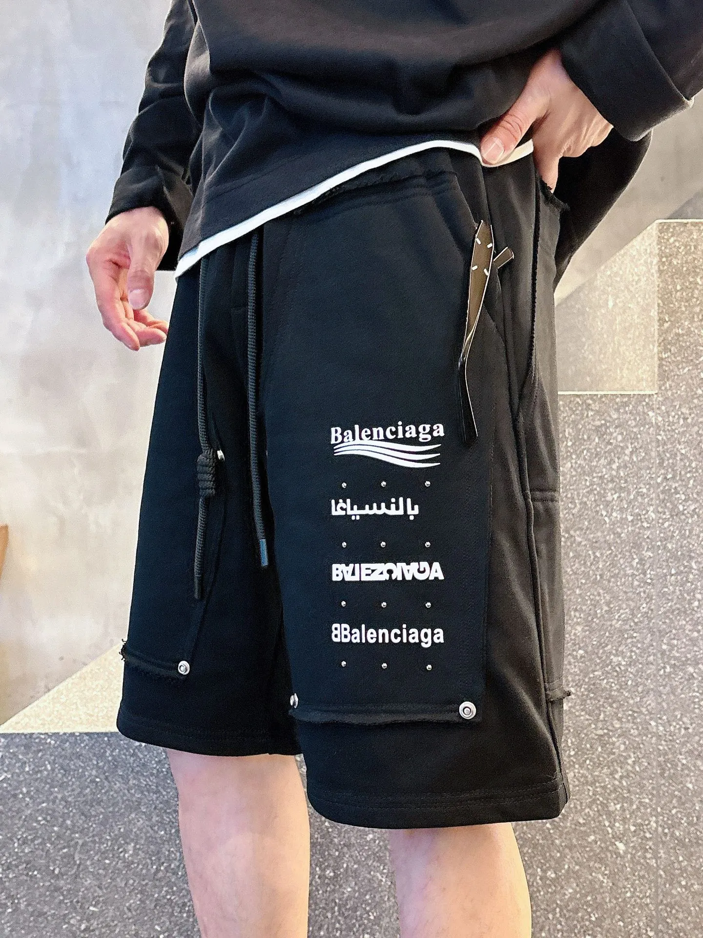 Balenciaga's three-standard complete 2026 summer New Arrival men's casual shorts, advanced custom-made Breathable fabric, Breathable fabric, extremely stretchy and comfortable, impeccable details, top-grade accessories, original logo design concept, delicate and soft feel! The upper body fit is awesome! Size: M-XXXL Please state your height and weight when ordering